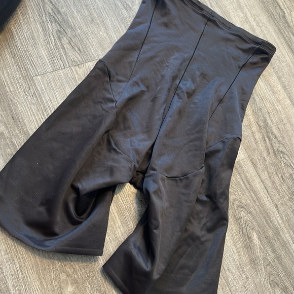 Miraclesuit Shape with an Edge Hi Waist Extra Firm Control Thigh Slimmer - Picture 5 of 5